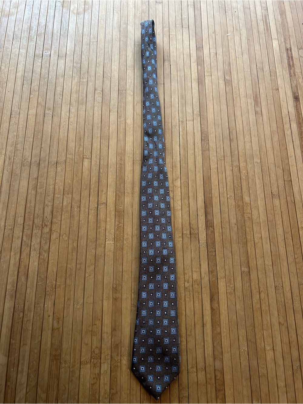 Tasso Elba Men’s Handmade Silk Grey Square Pattern Tie W/ Blue Accents